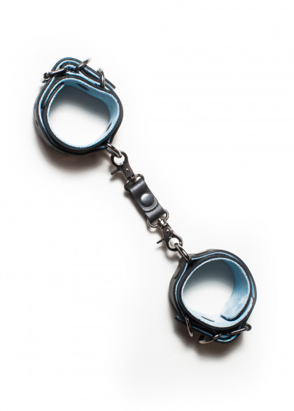 Чорні шкіряні наручники