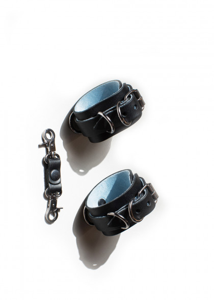 Чорні шкіряні наручники