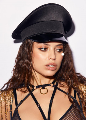 Черная фуражка