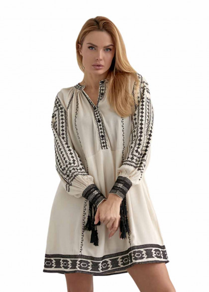 Вышитое платье Юстина