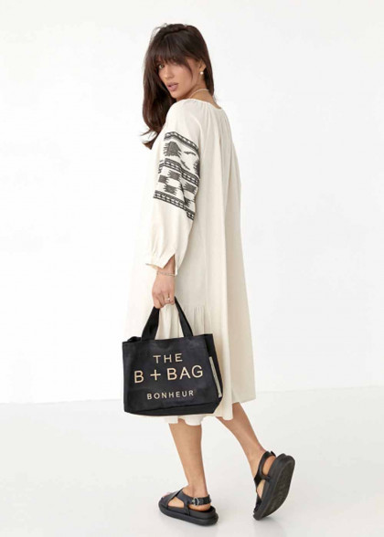 Вышитое платье женское