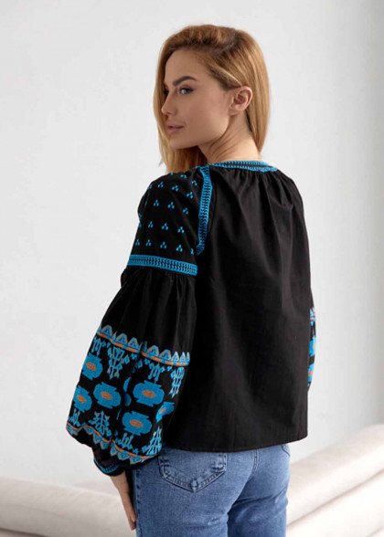 Вышитая блуза-накидка черная