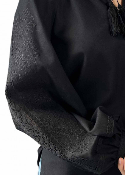 Женская вышиванка чёрная Никс