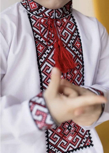 Вишиванка для хлопчика класична