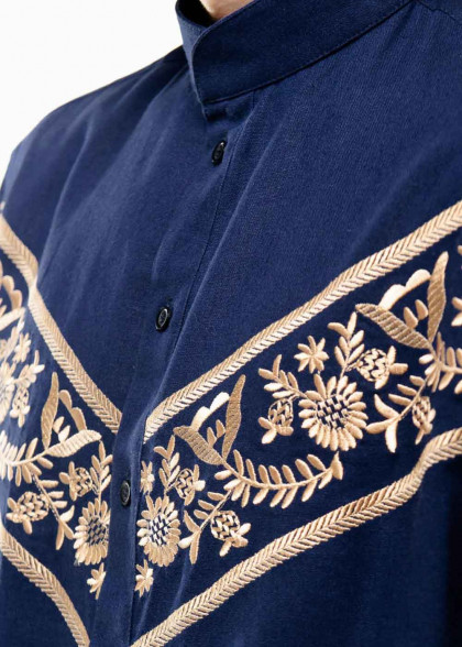 Мужская вышитая рубашка