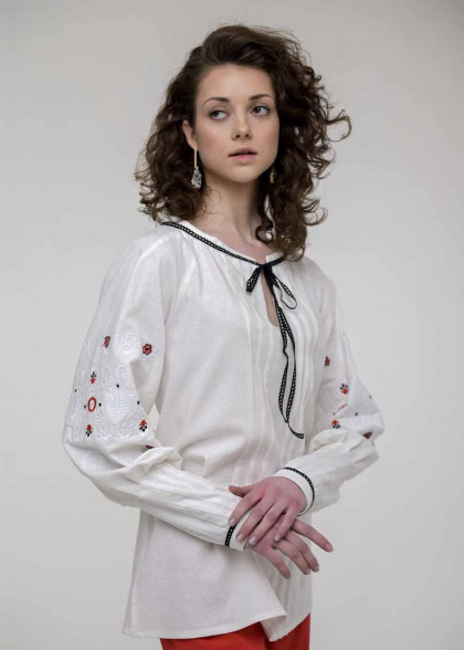 Женская вышиванка Шипит