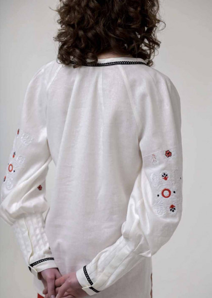 Женская вышиванка Шипит