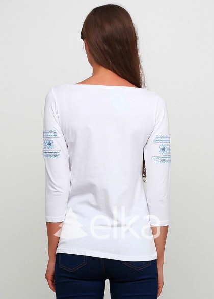 Белая футболка вышитая крестиком