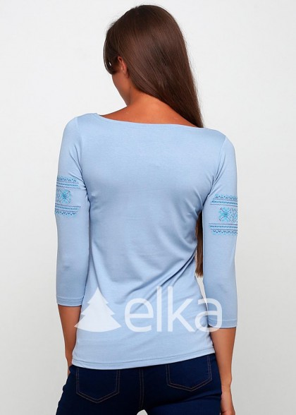 Футболка женская с голубой вышивкой