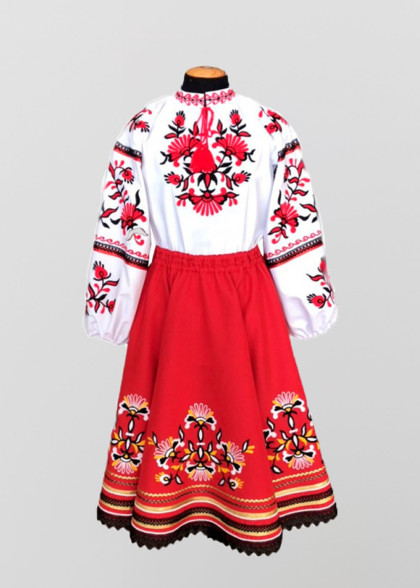 Національний костюм червоний