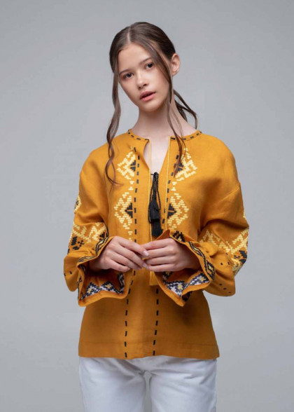 Женская вышиванка желтая