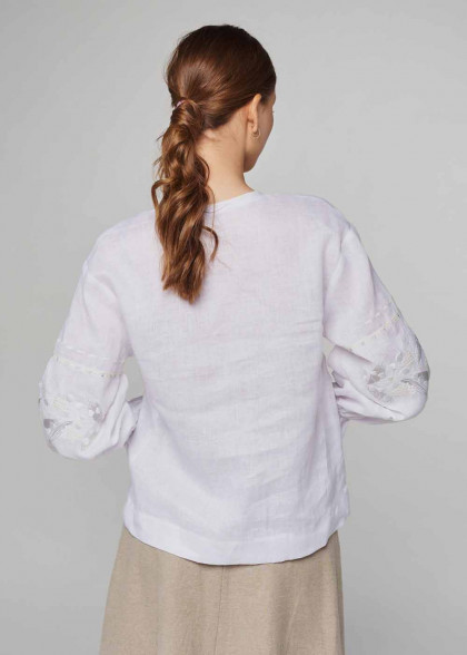 Женская льняная вышиванка белая