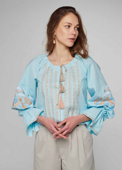 Женская льняная вышиванка голубая