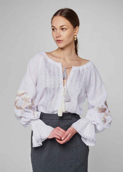 Женская льняная вышитая блуза
