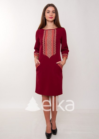 Платье вышиванка бордовое