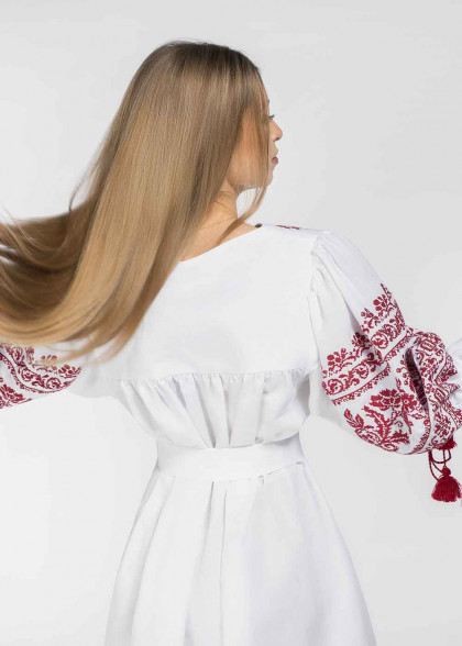 Вышитое платье Дивограй