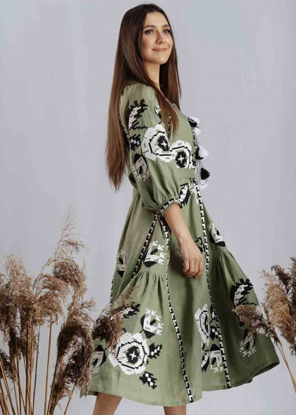 Вышитое платье Азалия