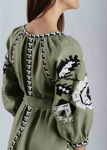 Вышитое платье Азалия