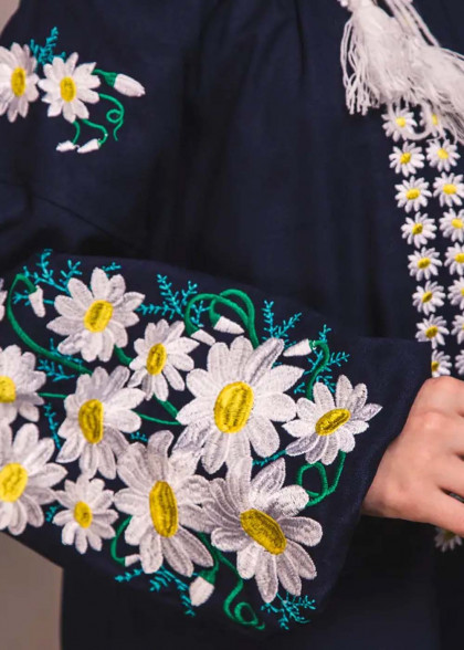 Дитяча вишита сукня Квітень