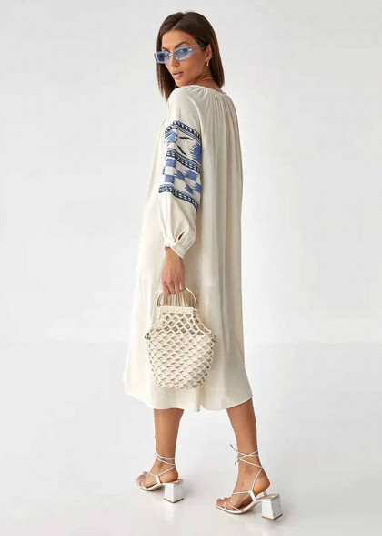 Женское вышитое платье Пава