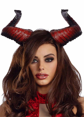 Изогнутые рога демона