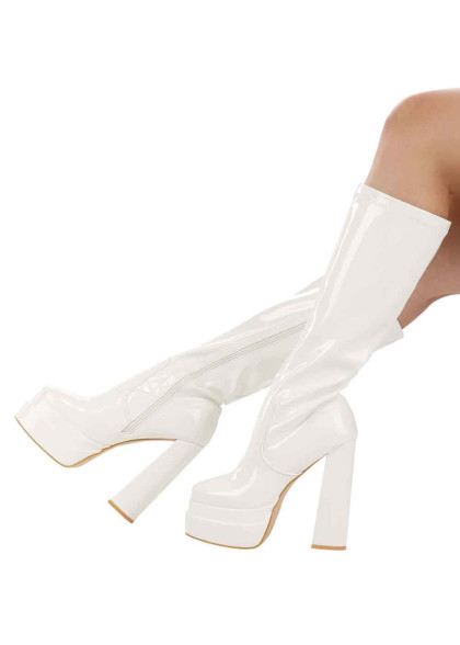 Білі лаковані чоботи
