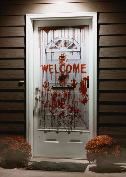 Страшна наліпка на двері