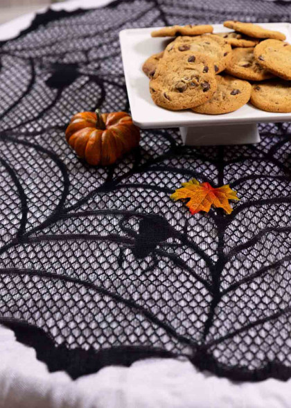 Павутина скатертина на Хелловін